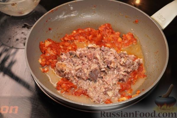 Капустная солянка с рыбными консервами (в духовке)