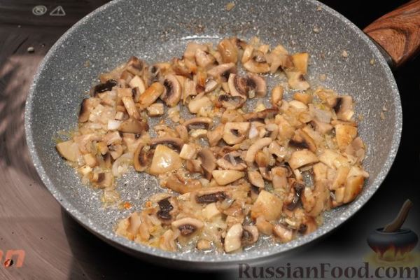 Макароны с грибами и кабачком