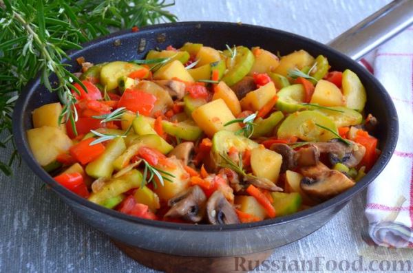 Овощное рагу с картофелем и грибами