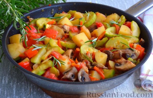 Овощное рагу с картофелем и грибами