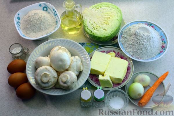 Песочные ржаные пирожки с капустой и грибами (в духовке)