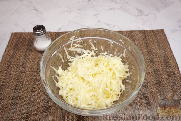 Рваный пирог из лаваша с кабачками и сыром