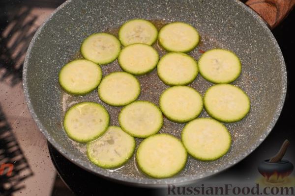 Салат "Летний" с жареным болгарским перцем и кабачками