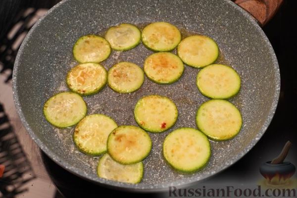 Салат "Летний" с жареным болгарским перцем и кабачками