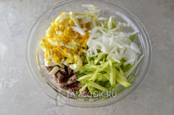 Салат с говядиной и пекинской капустой