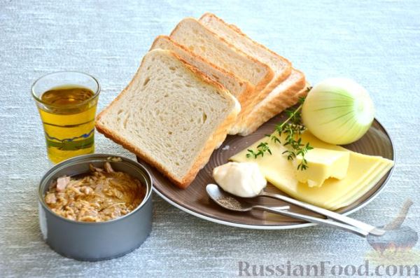 Сэндвичи с тунцом, жареным луком и сыром