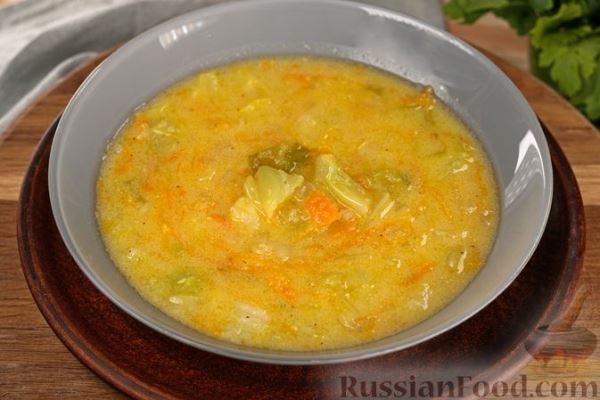 Суп с капустой и манкой (на курином бульоне)