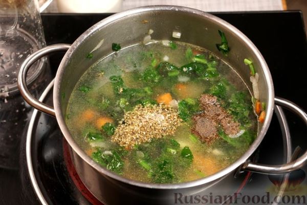 Сырно-сливочный суп со шпинатом и макаронами